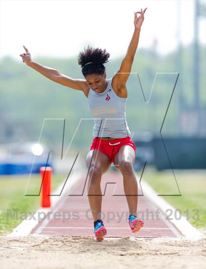 Thumbnail 3 in NISD Alamo Relays photogallery.