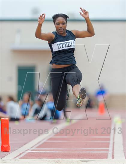 Thumbnail 1 in NISD Alamo Relays photogallery.
