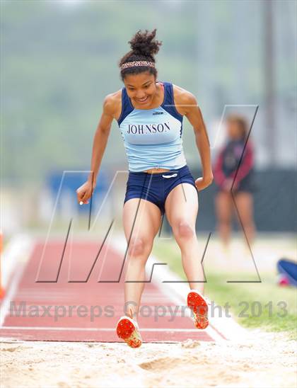 Thumbnail 3 in NISD Alamo Relays photogallery.