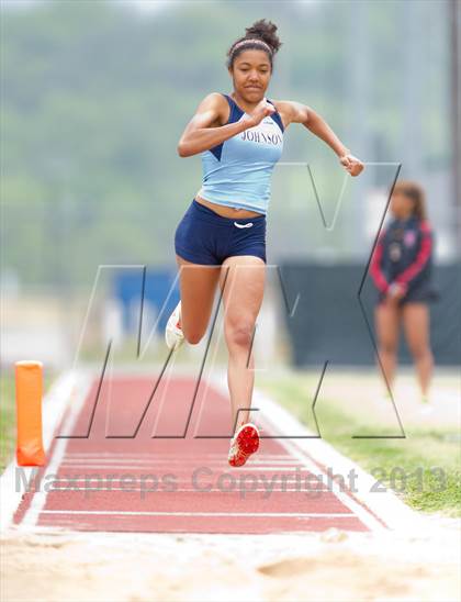 Thumbnail 1 in NISD Alamo Relays photogallery.