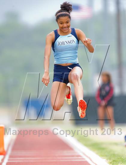 Thumbnail 1 in NISD Alamo Relays photogallery.