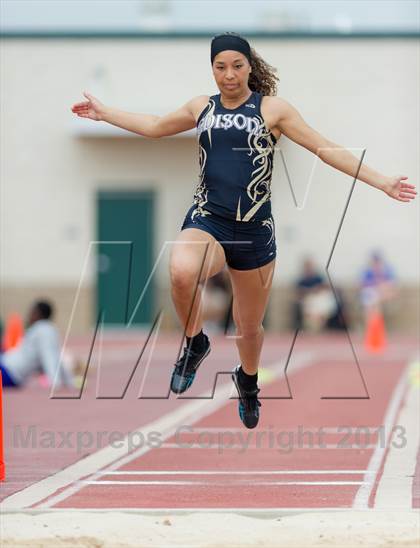 Thumbnail 2 in NISD Alamo Relays photogallery.