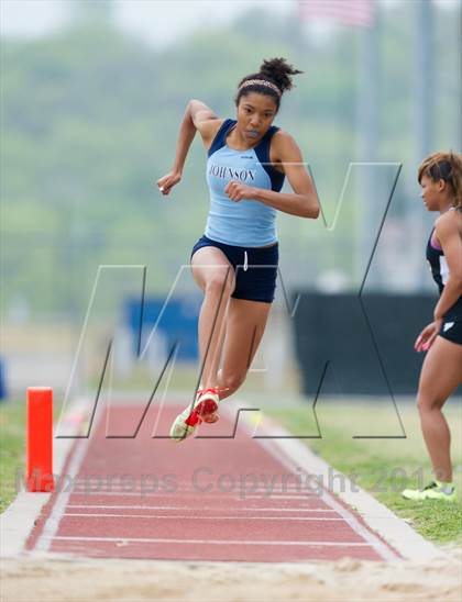 Thumbnail 3 in NISD Alamo Relays photogallery.