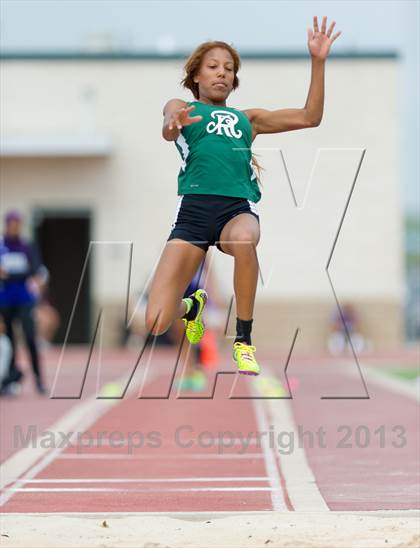 Thumbnail 3 in NISD Alamo Relays photogallery.