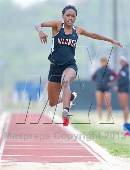 Thumbnail 2 in NISD Alamo Relays photogallery.