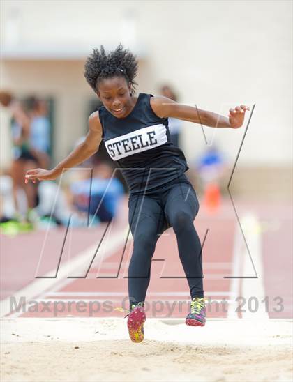 Thumbnail 1 in NISD Alamo Relays photogallery.