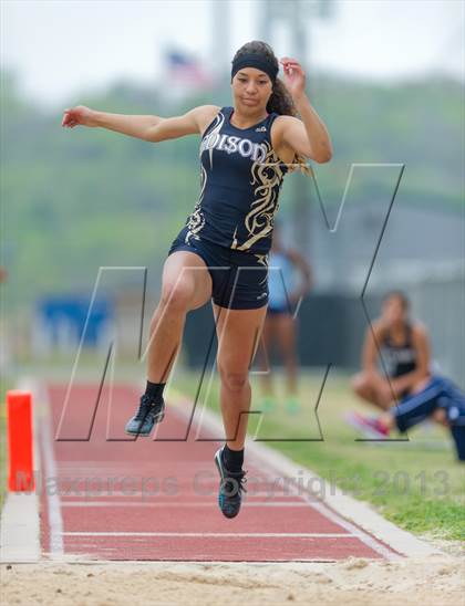 Thumbnail 3 in NISD Alamo Relays photogallery.