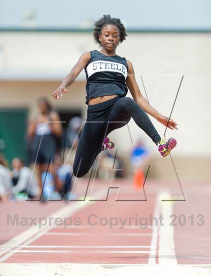 Thumbnail 3 in NISD Alamo Relays photogallery.