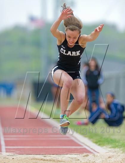 Thumbnail 1 in NISD Alamo Relays photogallery.