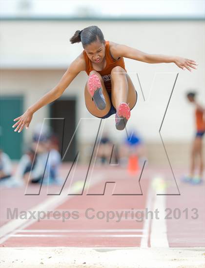 Thumbnail 3 in NISD Alamo Relays photogallery.