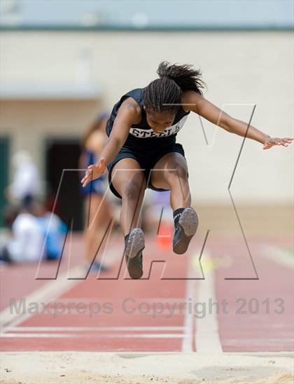 Thumbnail 1 in NISD Alamo Relays photogallery.