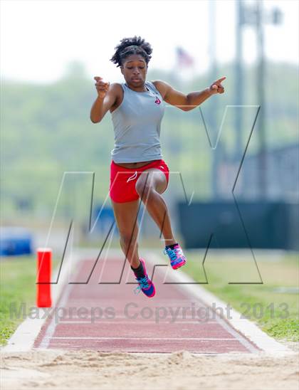 Thumbnail 3 in NISD Alamo Relays photogallery.