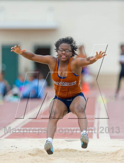 Thumbnail 2 in NISD Alamo Relays photogallery.