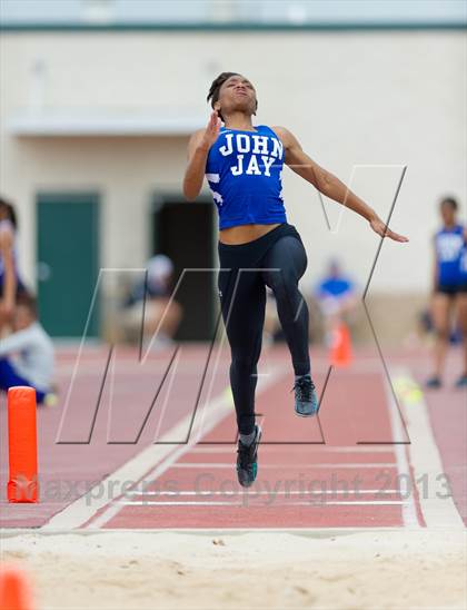 Thumbnail 3 in NISD Alamo Relays photogallery.
