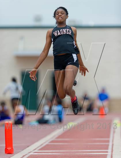 Thumbnail 3 in NISD Alamo Relays photogallery.
