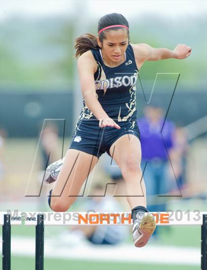 Thumbnail 2 in NISD Alamo Relays photogallery.