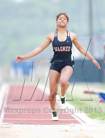 Thumbnail 3 in NISD Alamo Relays photogallery.