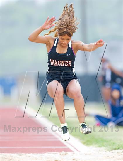 Thumbnail 2 in NISD Alamo Relays photogallery.