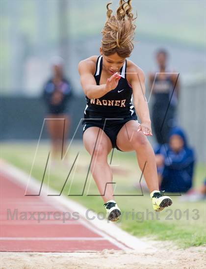 Thumbnail 1 in NISD Alamo Relays photogallery.