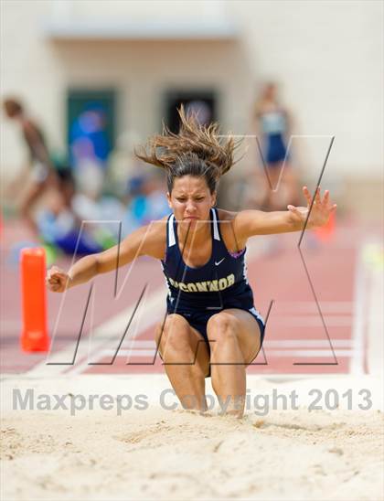 Thumbnail 2 in NISD Alamo Relays photogallery.