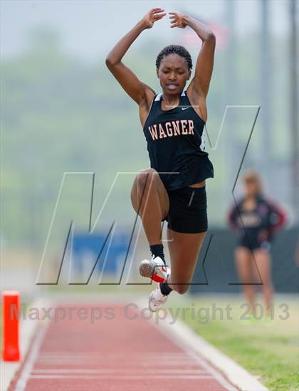 Thumbnail 1 in NISD Alamo Relays photogallery.