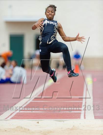 Thumbnail 3 in NISD Alamo Relays photogallery.