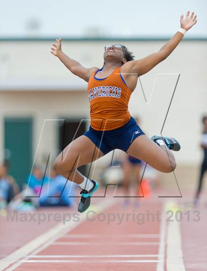 Thumbnail 3 in NISD Alamo Relays photogallery.