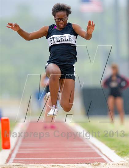 Thumbnail 1 in NISD Alamo Relays photogallery.