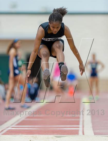 Thumbnail 3 in NISD Alamo Relays photogallery.