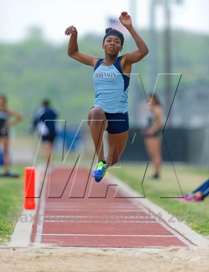 Thumbnail 1 in NISD Alamo Relays photogallery.