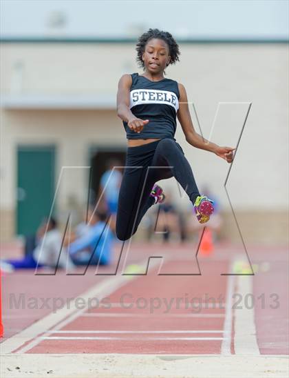 Thumbnail 1 in NISD Alamo Relays photogallery.