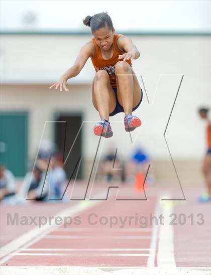 Thumbnail 2 in NISD Alamo Relays photogallery.
