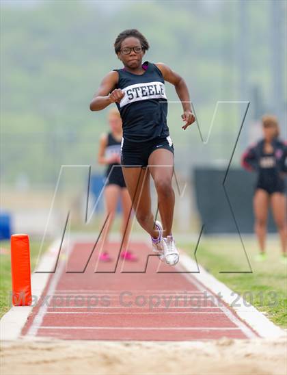 Thumbnail 1 in NISD Alamo Relays photogallery.