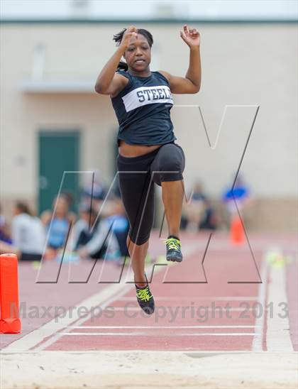 Thumbnail 3 in NISD Alamo Relays photogallery.