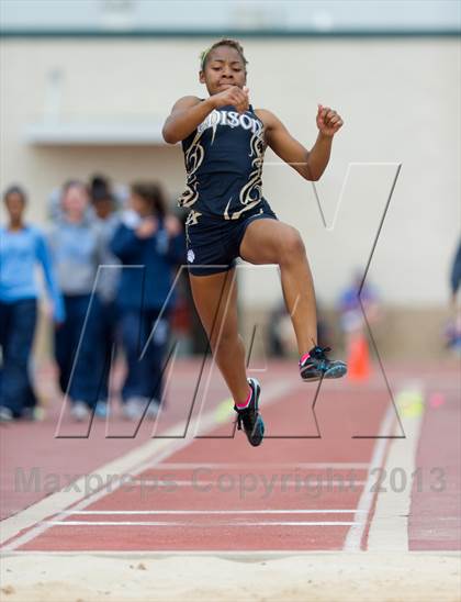 Thumbnail 3 in NISD Alamo Relays photogallery.