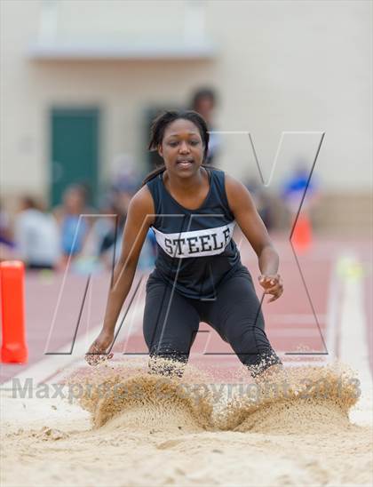 Thumbnail 3 in NISD Alamo Relays photogallery.