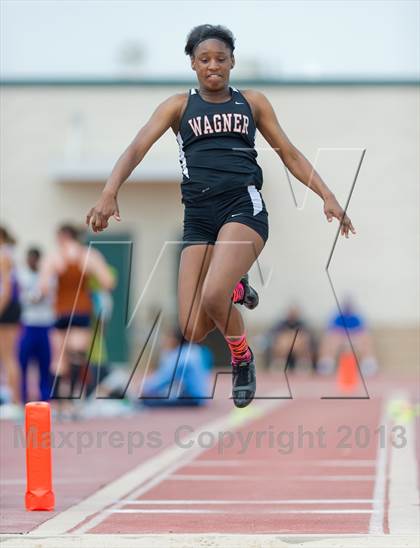 Thumbnail 1 in NISD Alamo Relays photogallery.