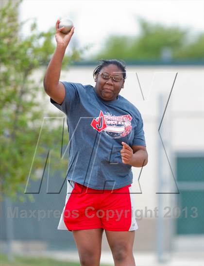 Thumbnail 2 in NISD Alamo Relays photogallery.
