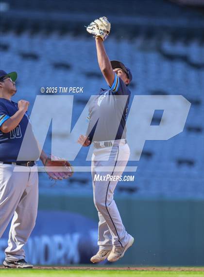 Thumbnail 3 in Santa Ana Valley vs. Rolling Hills Prep photogallery.