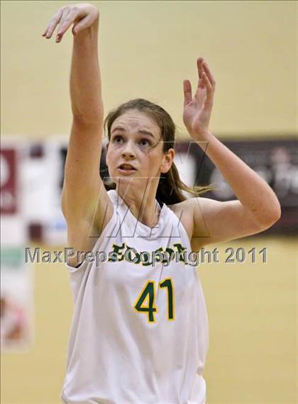 Thumbnail 1 in Edison vs. Etiwanda (Nike Tournament of Champions) photogallery.