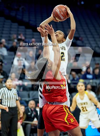 Thumbnail 3 in Rosary Academy vs. Bishop O'Dowd (CIF State D1 Final) photogallery.