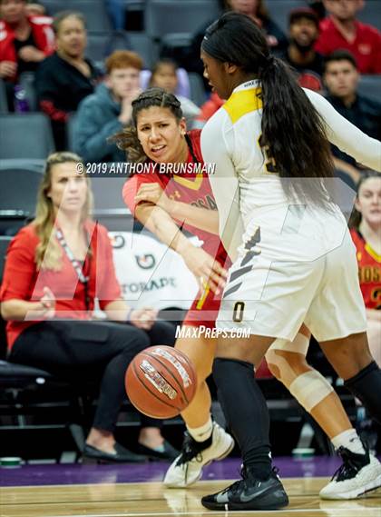 Thumbnail 3 in Rosary Academy vs. Bishop O'Dowd (CIF State D1 Final) photogallery.