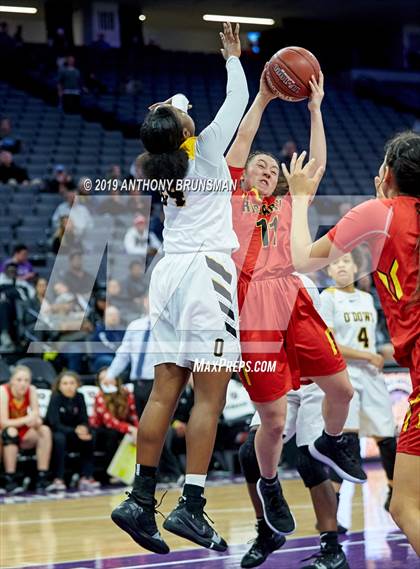 Thumbnail 3 in Rosary Academy vs. Bishop O'Dowd (CIF State D1 Final) photogallery.