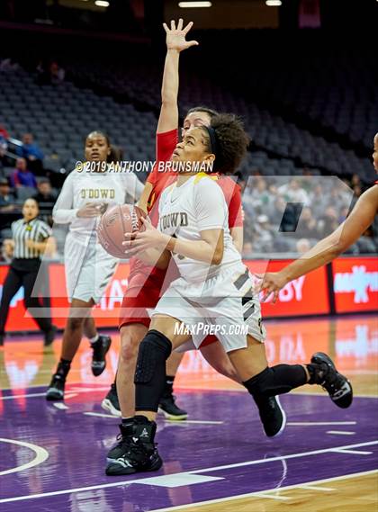 Thumbnail 3 in Rosary Academy vs. Bishop O'Dowd (CIF State D1 Final) photogallery.