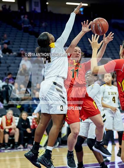 Thumbnail 1 in Rosary Academy vs. Bishop O'Dowd (CIF State D1 Final) photogallery.