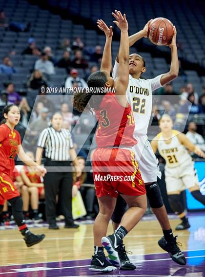 Thumbnail 2 in Rosary Academy vs. Bishop O'Dowd (CIF State D1 Final) photogallery.