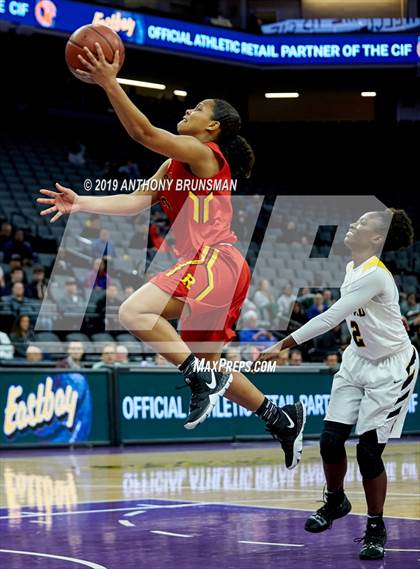 Thumbnail 1 in Rosary Academy vs. Bishop O'Dowd (CIF State D1 Final) photogallery.