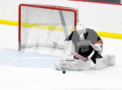 Thumbnail 1 in Escanaba vs. Houghton (MHSAA Division 3 Quarterfinal) photogallery.