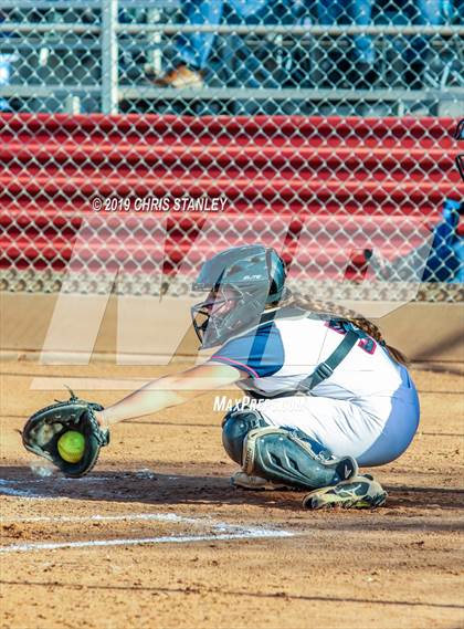 Thumbnail 3 in Pinnacle vs. Tucson High Magnet School photogallery.