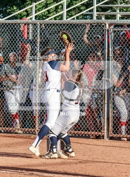 Thumbnail 3 in Pinnacle vs. Tucson High Magnet School photogallery.
